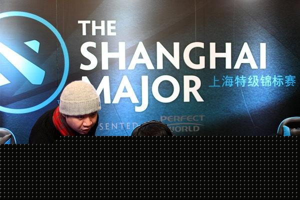 Wildcard Gaming 的联合所有者；成为武装袭击的受害者