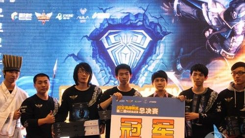 三核协作！ Zeus 杰斯重拾状态，两位C位稳稳收割 Hanwha Life Esports 的首局，击溃 KT Rolster